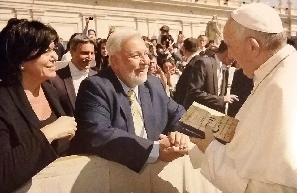 Safi-and-Eman-with-Pope-Francis-1-2016